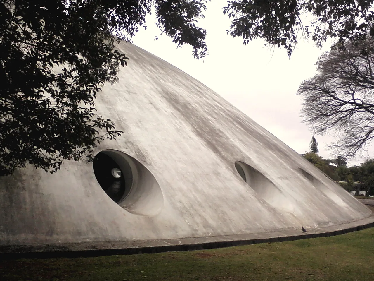 OCA do Ibirapuera antes da intervenção, com a cúpula escurecida
