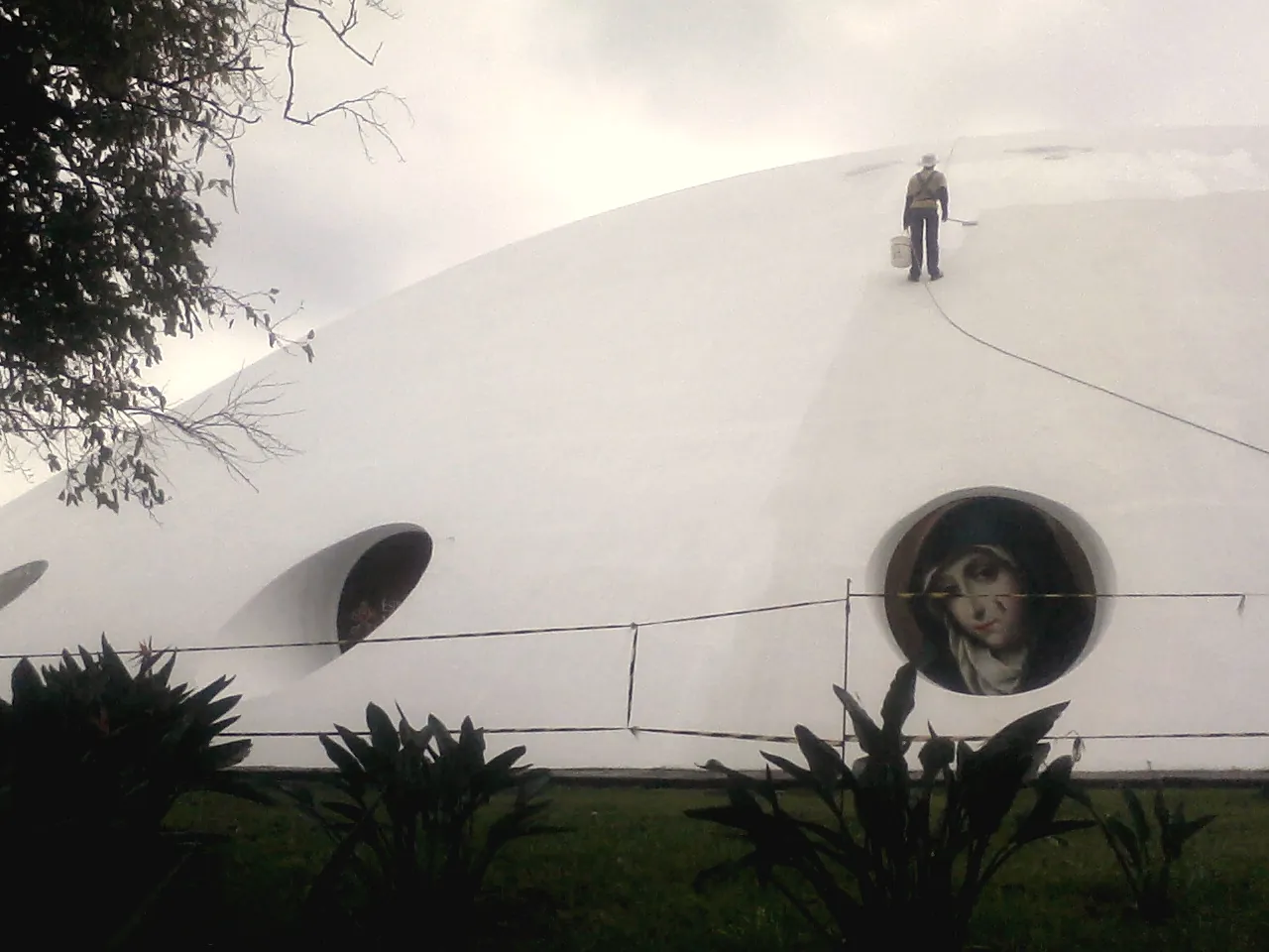 Equipe MADI em trabalho de altura na cúpula da OCA do Ibirapuera